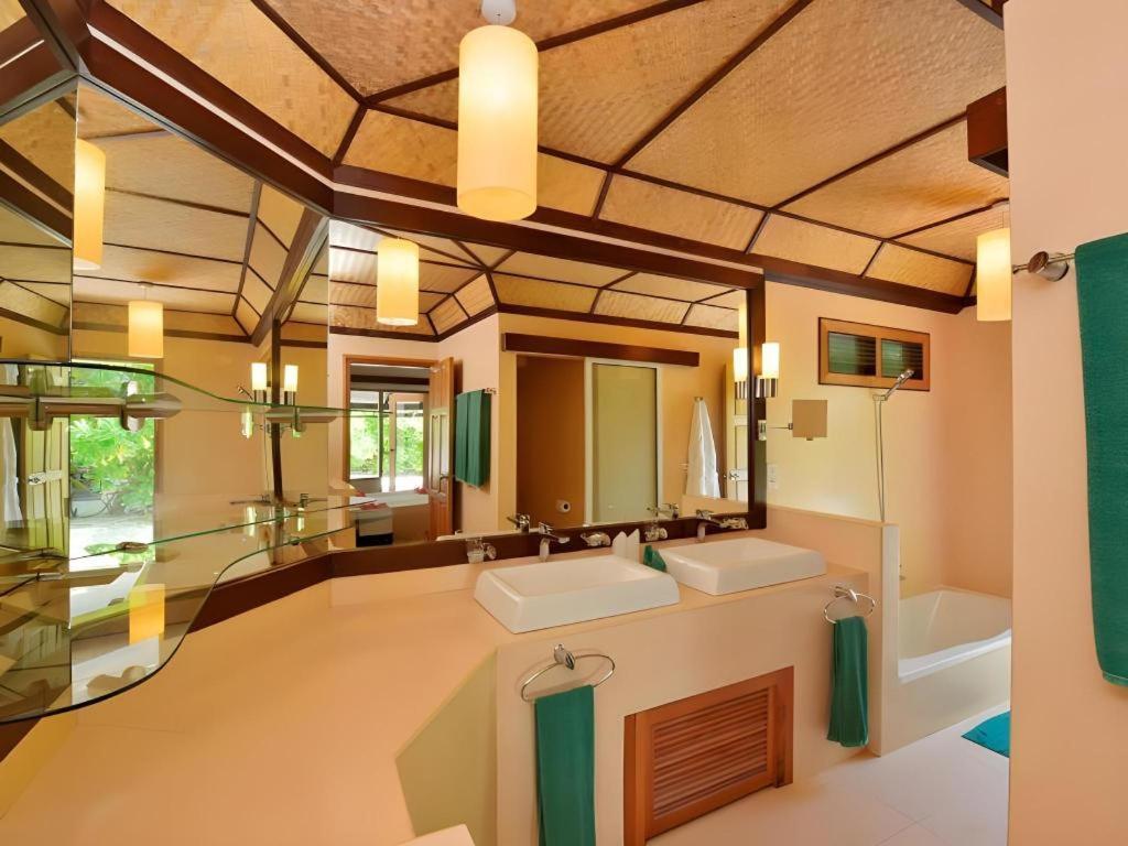 Angaga Island Resort And Spa Экстерьер фото