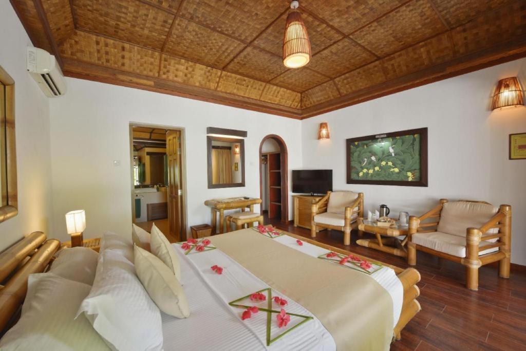 Angaga Island Resort And Spa Экстерьер фото
