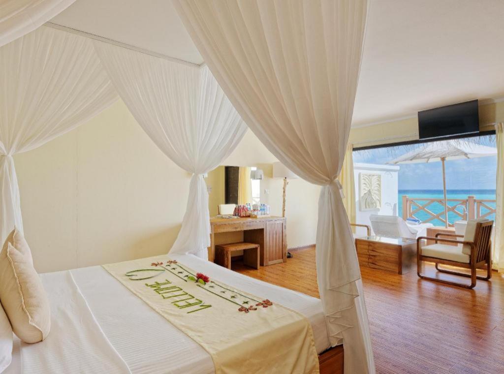 Angaga Island Resort And Spa Экстерьер фото